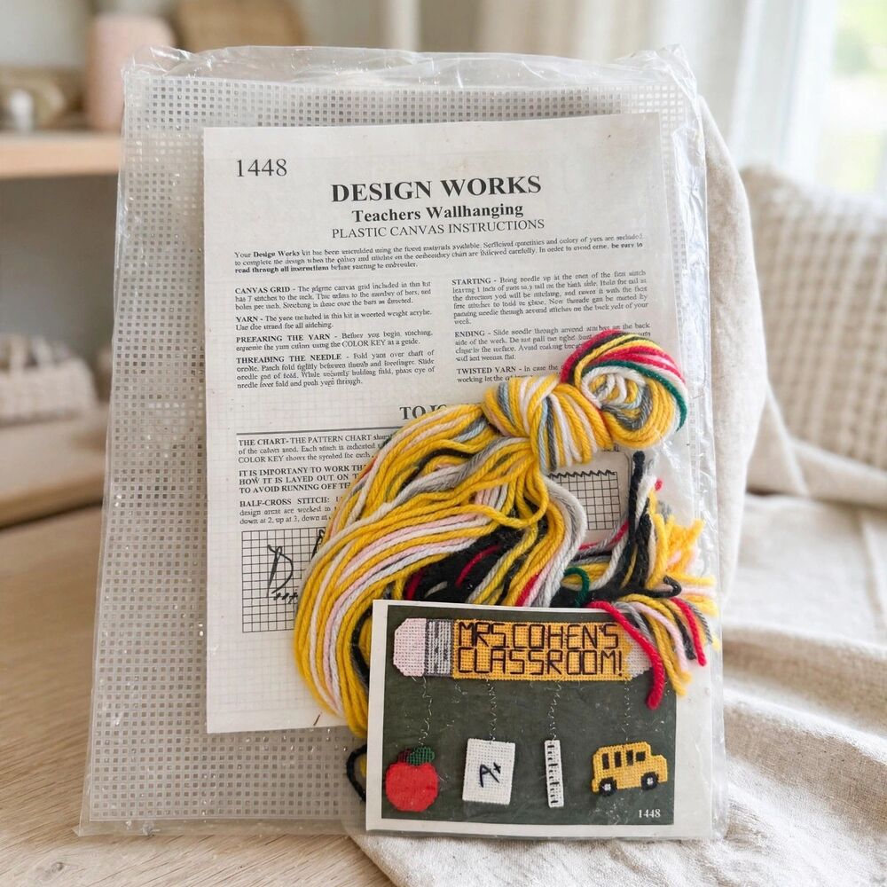 Design Works Teachers Wallhanging Plastic Canvas Kit Personalizable Apple NEW